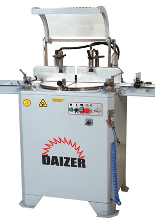 Daizer Gold PVC 132: одноголовочная пила с нижней подачей пильного диска